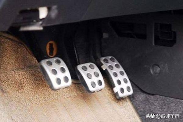 盘点那些开手动挡时的陋习，既不安全又伤车-开手动挡的车有哪些好处?