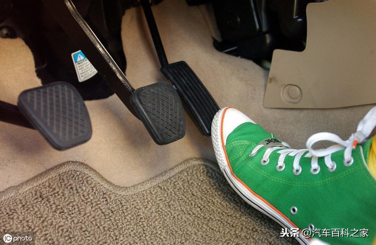 手动挡车减速，先踩刹车还是先踩离合？今天终于明白了-手动挡减速的时候先踩离合还是刹车