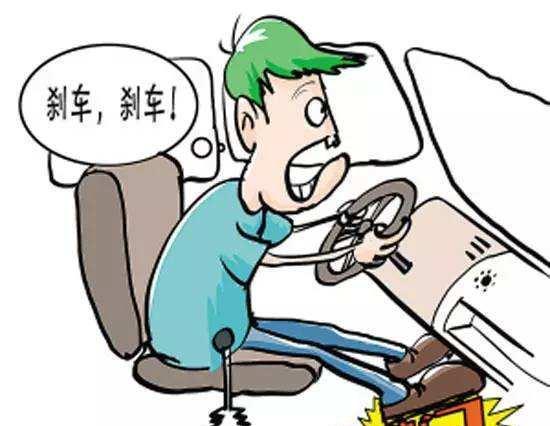 手动档的汽车刹车时何时刹车离合同时踩?-手动挡刹车时离合要踩到底吗