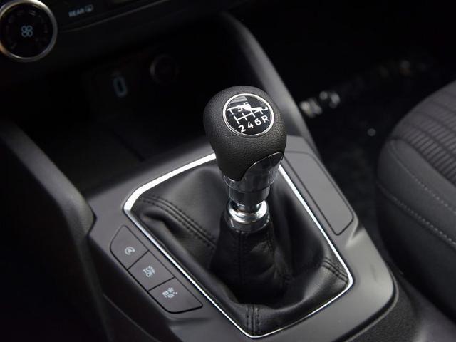 手动挡车型启动时需不需“踩离合”? 老司机：不喜欢没事不要糟蹋-手动挡汽车启动时需要踩离合器吗