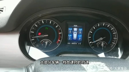 汽车转弯时到底要不要踩离合，一次给你讲清楚，避免伤车-转弯的时候车子发出吱吱响