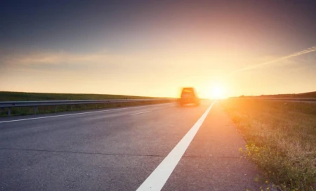 手动挡的车，踩刹车时到底需要踩离合吗？-手动挡车踩刹车时用不用踩离合器 新闻