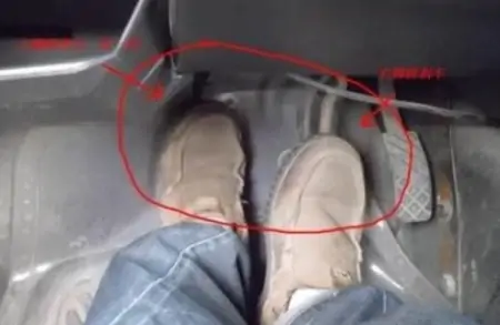 手动挡车制动该先踩离合还是刹车？老司机：顺序不对既危险又伤车-手动挡先刹车后离合会怎么样