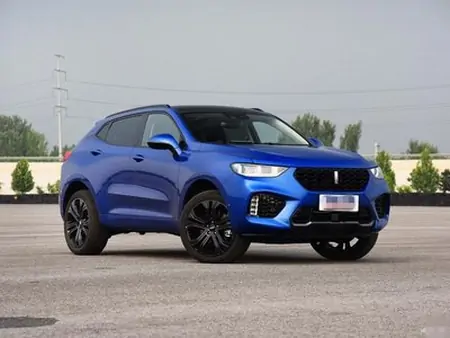 手动挡汽车，等红灯的时候是拉手刹挂空挡呢，还是一直踩离合呢？-等红灯时手动挡怎么开