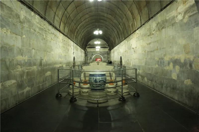 【古迹探真】明十三陵唯一开放地宫的定陵究竟什么样-明十三陵定陵地下宫殿