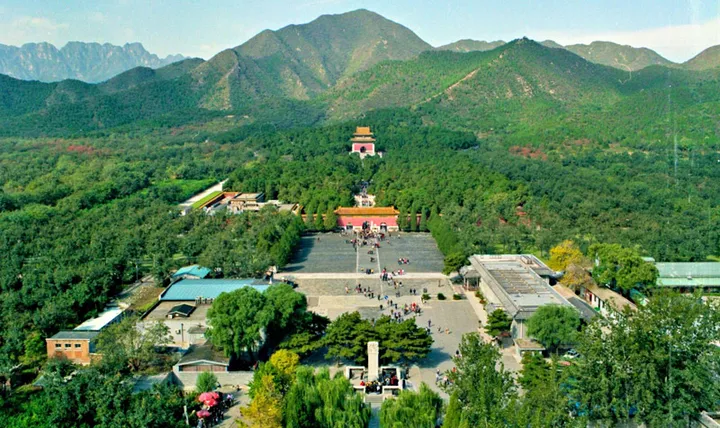 [图说]古今影像大明十三陵－－十五，明神宗万历帝朱翊钧定陵之开放的皇陵-明十三陵背后的帝王传奇