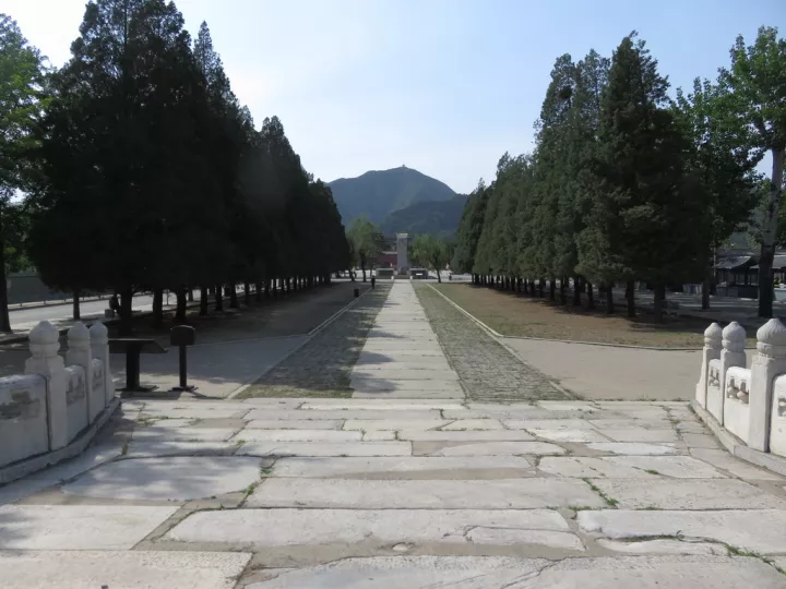 [图说]古今影像大明十三陵－－十五，明神宗万历帝朱翊钧定陵之开放的皇陵-明十三陵背后的帝王传奇