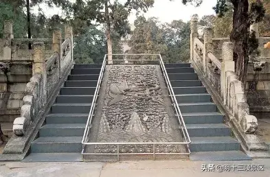 有的不复存在，有的仅存遗址，定陵地上建筑有哪些特点呢-定陵名字由来