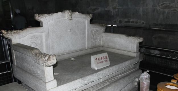 明十三陵中的定陵被考古学家打开后，有一个发现，至今仍是个谜-定陵和明十三陵哪个好玩