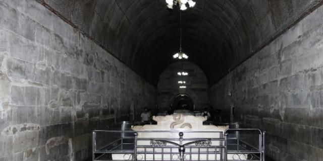 明十三陵中的定陵被考古学家打开后，有一个发现，至今仍是个谜-定陵和明十三陵哪个好玩