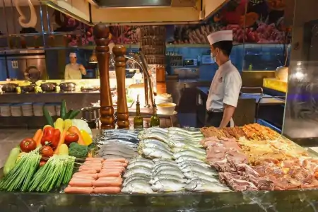 “自助餐”真的能吃回本吗？员工表示：都是套路，老板只怕3种人（如何吃自助餐）