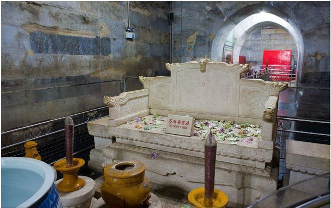 十三陵中被专家挖掘的明定陵，是唯一一个，结果令人痛心不已-明十三陵定陵讲解