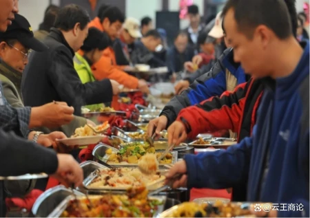 “自助餐”可能吃回本吗？员工透露：满满的套路，老板只怕3种人（自助餐厅能吃回本吗）