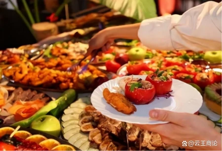 “自助餐”可能吃回本吗？员工透露：满满的套路，老板只怕3种人（自助餐厅能吃回本吗）