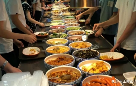 “自助餐”可能吃回本吗？员工透露：满满的套路，老板只怕3种人（自助餐厅能吃回本吗）