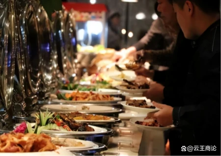 “自助餐”可能吃回本吗？员工透露：满满的套路，老板只怕3种人（自助餐厅能吃回本吗）