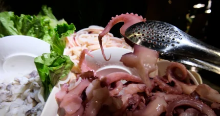 柳州50元1位的海鲜自助餐，螃蟹海星贝类任吃，一次把本吃回来！（柳州哪里自助海鲜种类多好吃）