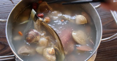 柳州50元1位的海鲜自助餐，螃蟹海星贝类任吃，一次把本吃回来！（柳州哪里自助海鲜种类多好吃）