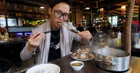 柳州50元1位的海鲜自助餐，螃蟹海星贝类任吃，一次把本吃回来！（柳州哪里自助海鲜种类多好吃）