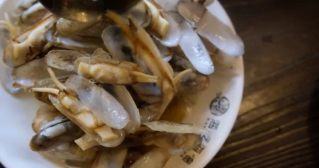 柳州50元1位的海鲜自助餐，螃蟹海星贝类任吃，一次把本吃回来！（柳州哪里自助海鲜种类多好吃）