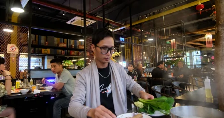 柳州50元1位的海鲜自助餐，螃蟹海星贝类任吃，一次把本吃回来！（柳州哪里自助海鲜种类多好吃）