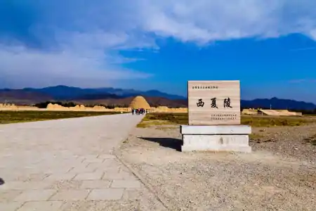 我国地面遗址完整的帝王陵园之一，规模同明十三陵相当-我国古代帝王陵墓的建筑主要由地面的