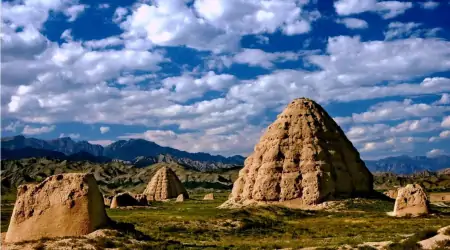 我国地面遗址完整的帝王陵园之一，规模同明十三陵相当-我国古代帝王陵墓的建筑主要由地面的