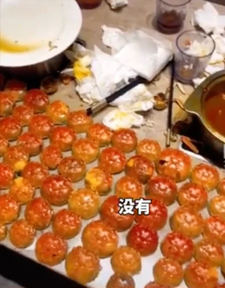 6名女生吃自助餐，上来只吃螃蟹，吃完将154个蟹壳整整齐齐摆一桌（女生吃自助餐专挑螃蟹吃）