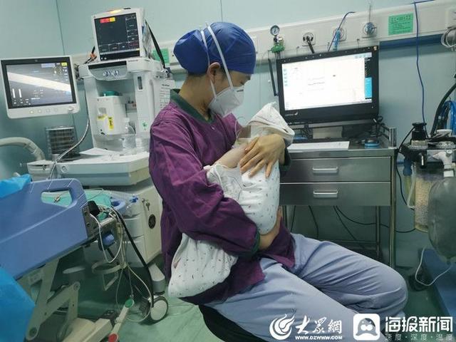 无影灯下⑩丨手术室护士的“十八般武艺”-手术室的无影灯利用了光沿直线传播的原理