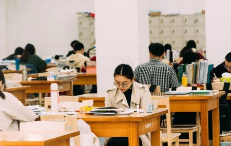 大学五一不放假？多所高校发布假期安排，学生：坐等暑假-大学五一放假不