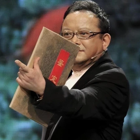 王刚回应“清空社交账号”一事：没兴趣和精力去经营，也没想移民（王刚72岁）