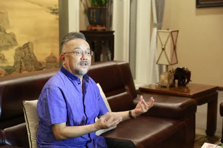 王刚社交账号一夜清空：大部分人的社交都是无效社交（32岁王刚）