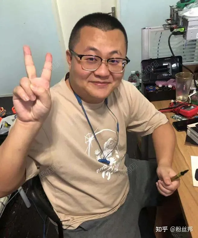 孙笑川官宣结婚上热搜，评论区大量谩骂节奏，老婆发文恳求别骂了（孙笑川结婚了吗）