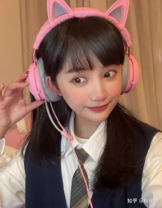 孙笑川官宣结婚上热搜，评论区大量谩骂节奏，老婆发文恳求别骂了（孙笑川结婚了吗）