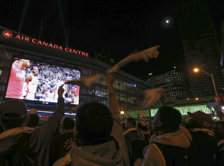 NBA本赛季30支球队主场上座率排名，湖人第11，勇士第14-nba主场怎么排的