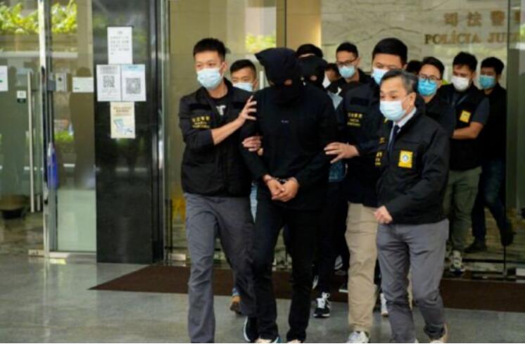 天！涉案300亿，被判14年，安以轩老公都没了（安以轩和丈夫）