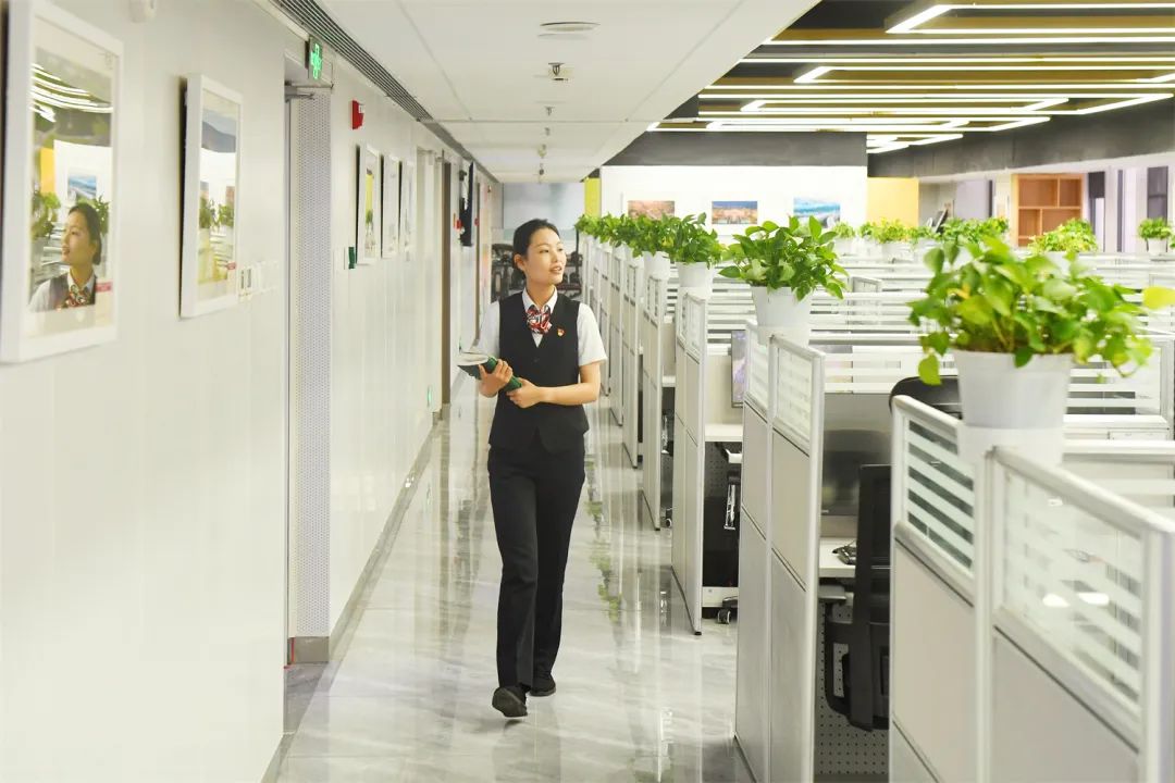 喜报 | 身边的铁路榜样 | 王颖同志荣获国铁集团2023年度第二季新时代·铁路榜样（国铁集团 王滨）