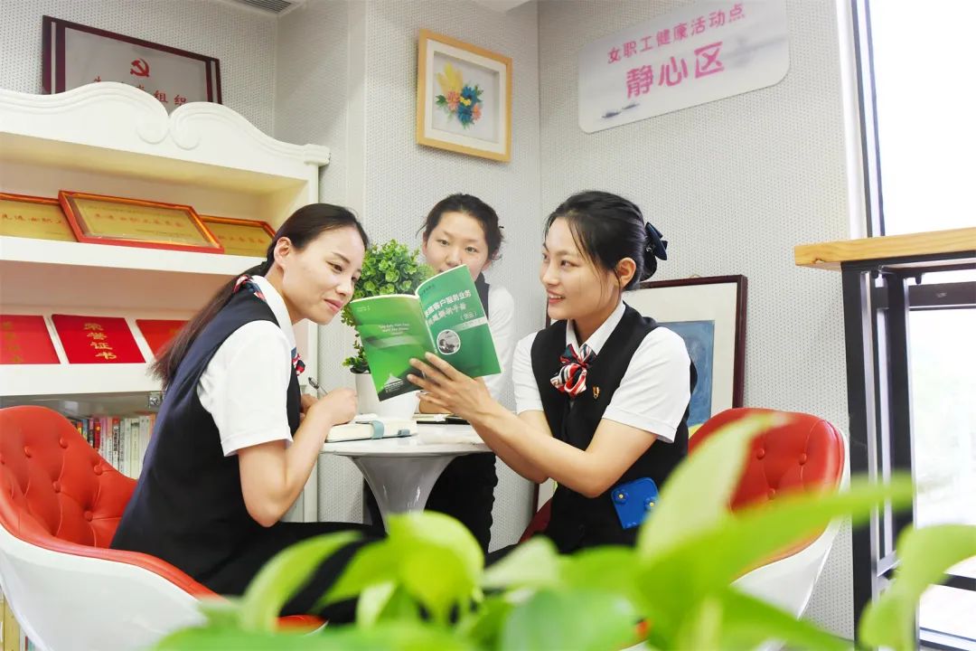 喜报 | 身边的铁路榜样 | 王颖同志荣获国铁集团2023年度第二季新时代·铁路榜样（国铁集团 王滨）