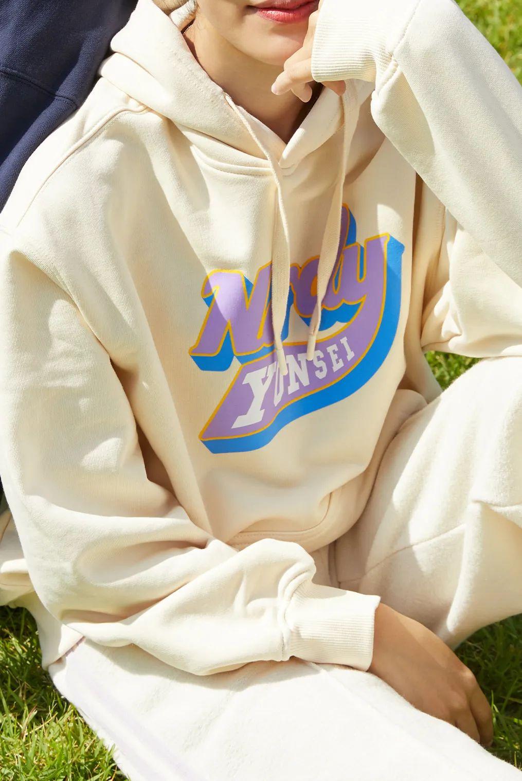 快 200 岁的校名棒球夹克，怎么就成了韩国年轻人的时尚单品？-棒球夹克是什么面料