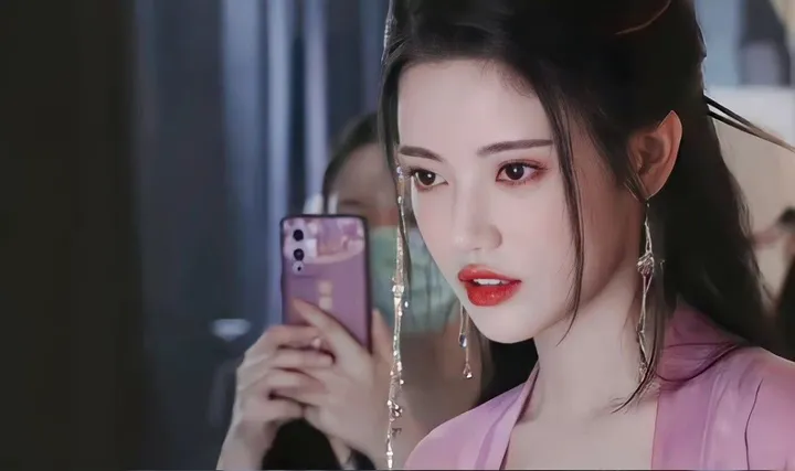 如何评价白鹿在《长月烬明》中的造型？（白鹿录歌视频）