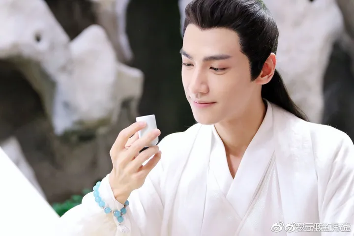 如何看待网传长月烬明古偶妆造， 尊重观众比什么都强？（长月无烬剧照）