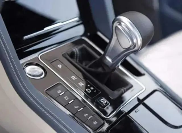 自动挡车启动时一定要踩刹车吗？这里告诉你答案-自动挡的车启动是不是要踩刹车