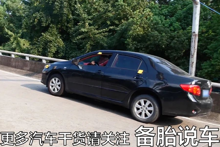 新手上坡起步如何不溜车-新手上坡起步技巧视频