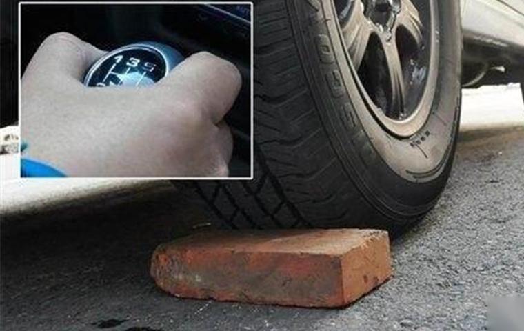 你以为手刹很简单？没注意到这些，会给你带来很多麻烦-手刹是干嘛