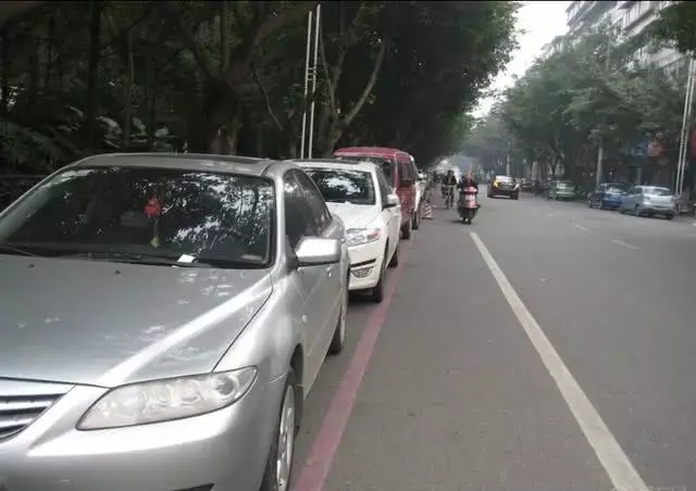 手刹只知道一把拉到底？那你就大错特错了……-手刹拉到底才能刹住刹车吗视频