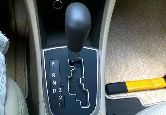 从手动挡到自动档，这5大驾驶误区注意了-手动挡如何驾驶自动挡