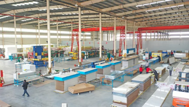 山东胜博75*1180型双面纳米彩钢手工岩棉净化板出口哈萨克斯坦第一单来了！-山东胜博建筑科技有限公司楼承板