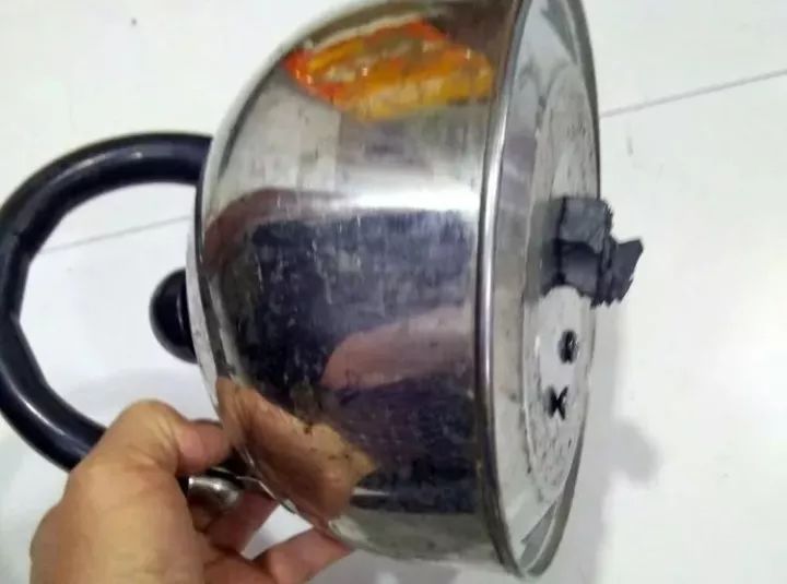 【头条】正用着的电磁炉，不能正常加热了，是坏了吗？-电磁炉不加热的原因及解决方法