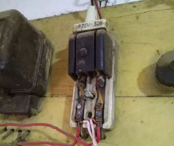 【头条】正用着的电磁炉，不能正常加热了，是坏了吗？-电磁炉不加热的原因及解决方法