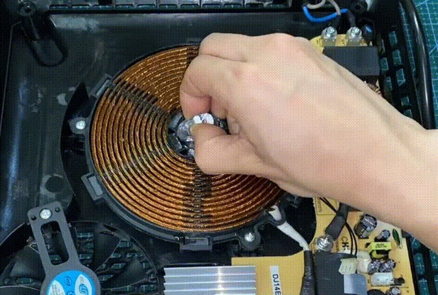 电磁炉烧几分钟就停机，基本上都是小问题，教你一招轻松解决-电磁炉烧下停下怎么回事